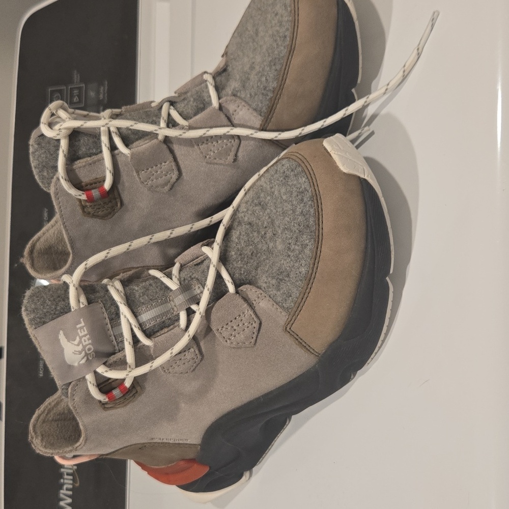 Sorel kinetic renegade leather suede waterproof sneaker 9